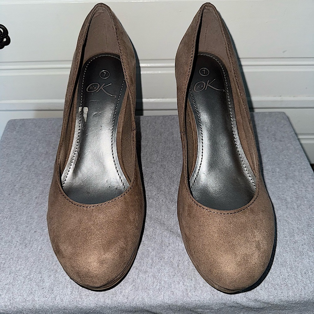It’s OK Brown Suede Wedge Heels ladies sz 7m